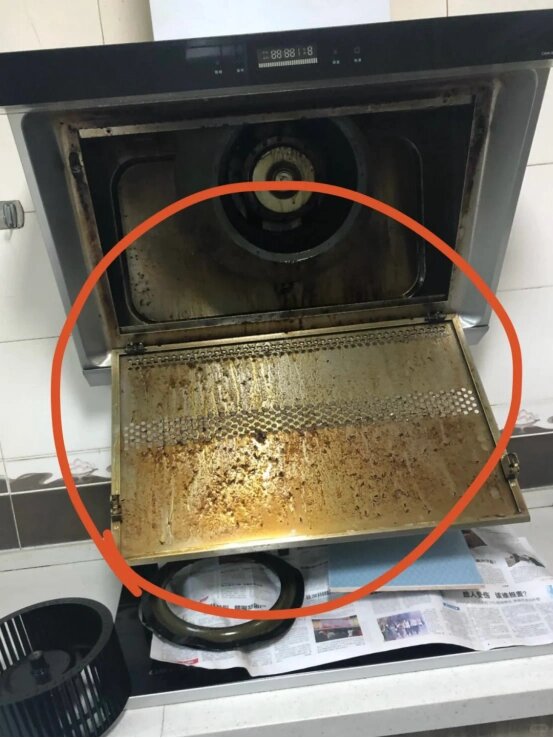 媳婦下單了我們的油煙機(jī)清洗服務(wù)，上門時婆婆卻攔著不讓拆